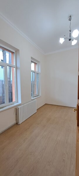 Tineretului - Dimitrie Cantemir, 350 m metrou, casa 2 camere, curte proprie