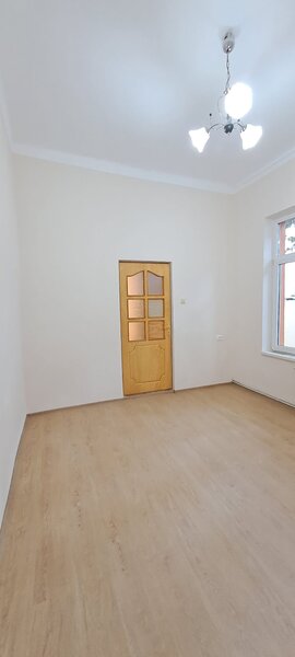 Tineretului - Dimitrie Cantemir, 350 m metrou, casa 2 camere, curte proprie