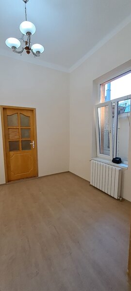 Tineretului - Dimitrie Cantemir, 350 m metrou, casa 2 camere, curte proprie