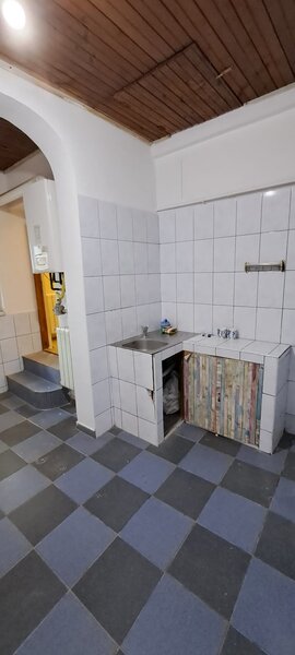 Tineretului - Dimitrie Cantemir, 350 m metrou, casa 2 camere, curte proprie